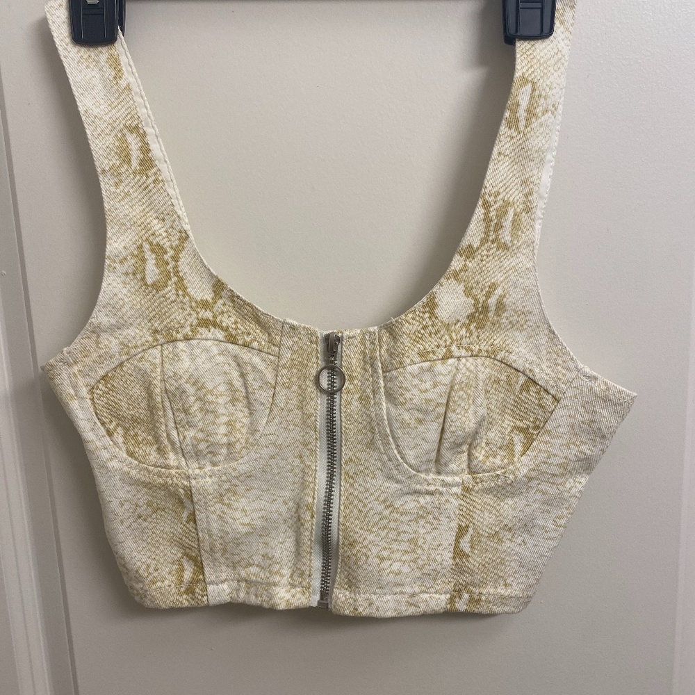 PrettyLittleThing Snake Print Denim Crop Top